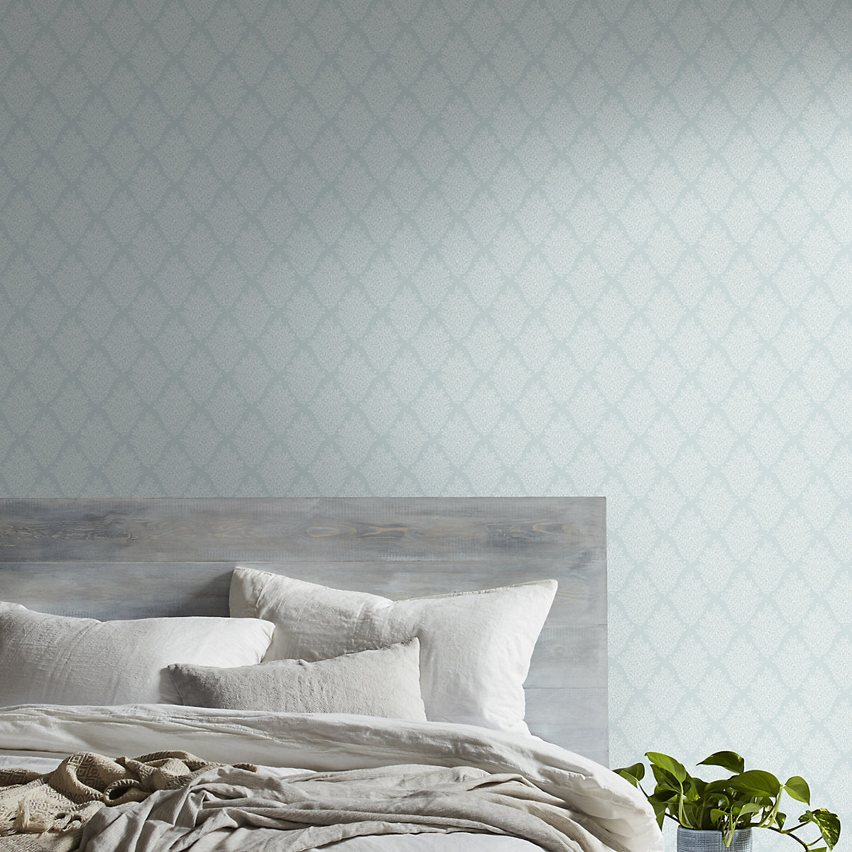 Acinos Blue & white Leaves Smooth Wallpaper