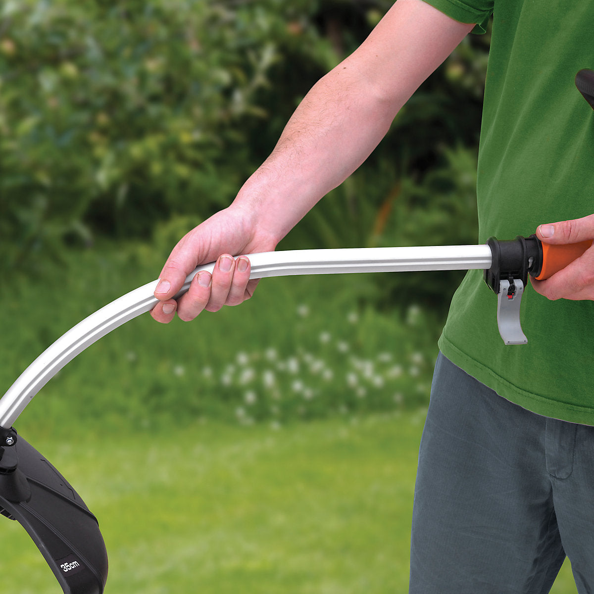 Black & Decker 700W Corded 33cm Grass trimmer - GL7033-GB