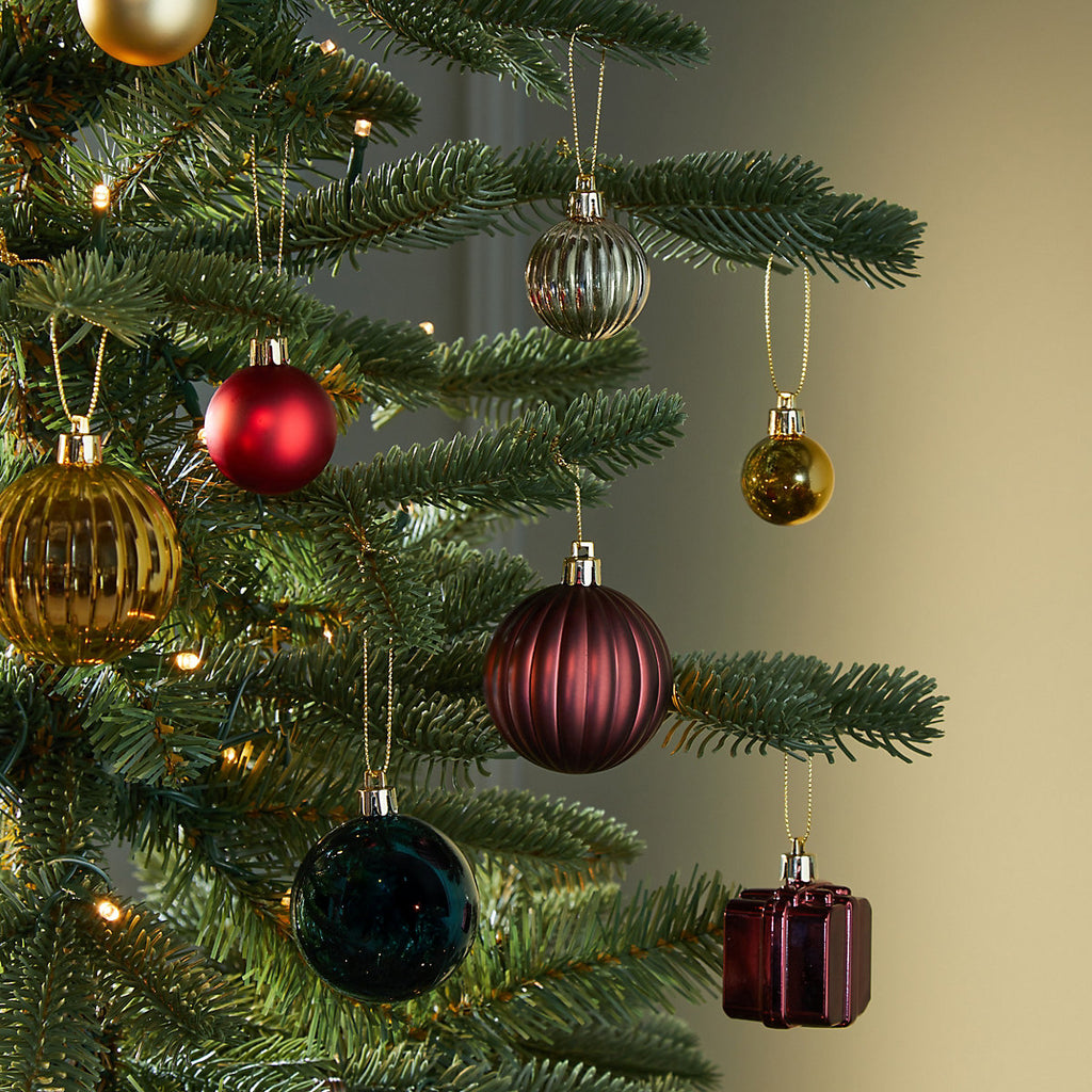 Gloss & matt Assorted Timeless tradition Christmas bauble set, Pack of 50