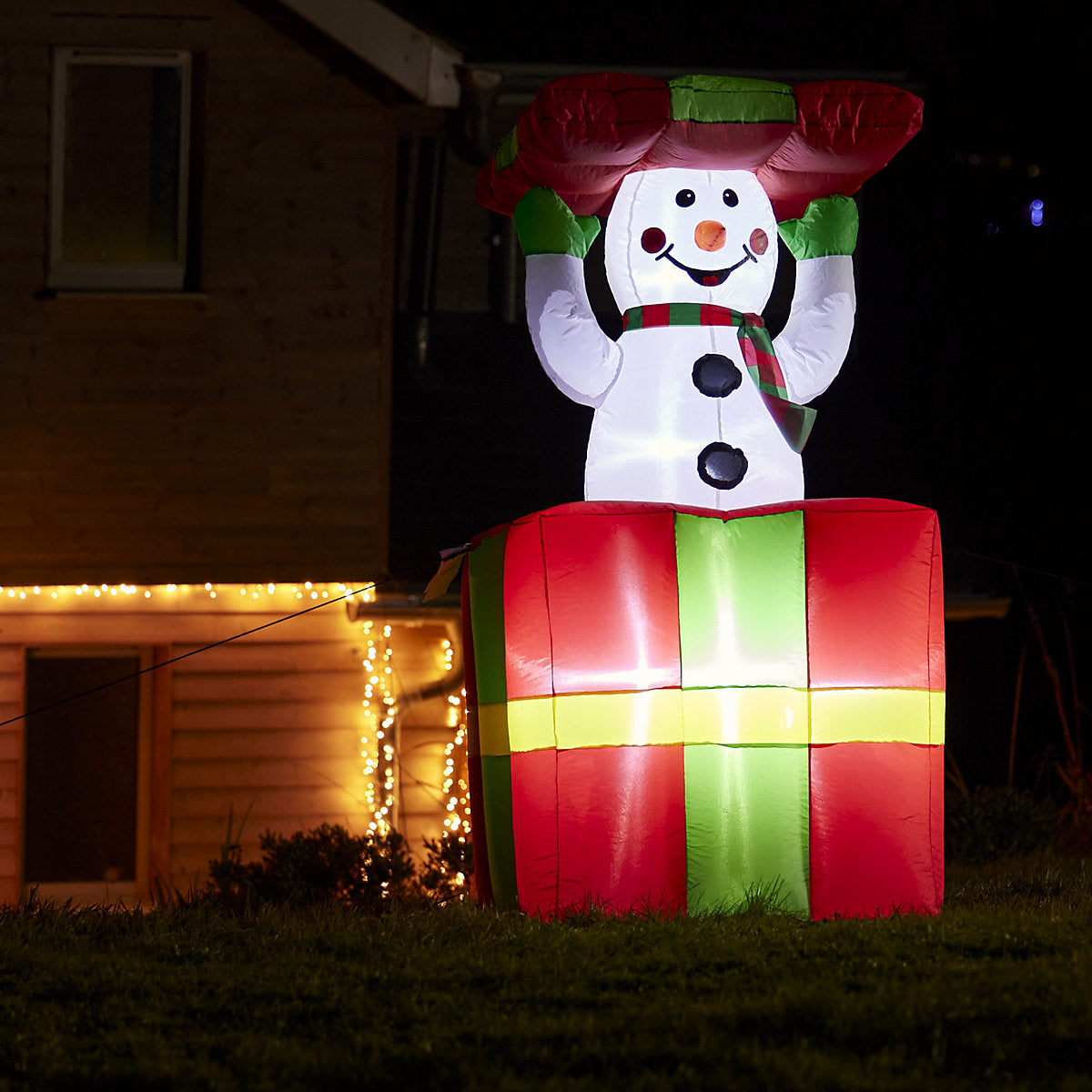 (H)1.52m LED Christmas Snowman in a present Inflatable