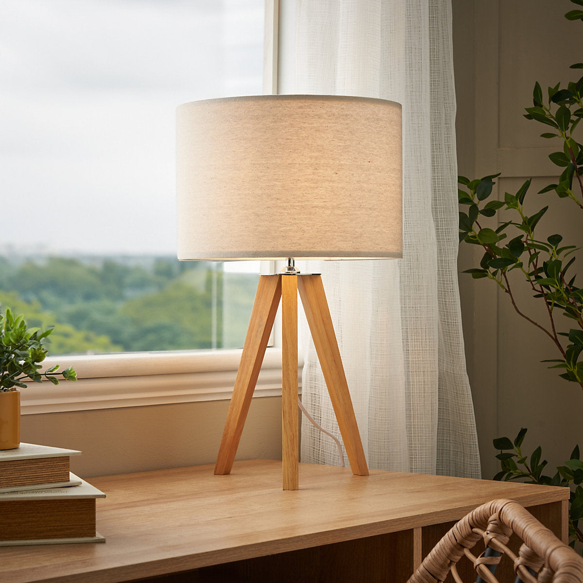 Inlight Aruna Tripod Matt White & Natual Wood effect Table lamp
