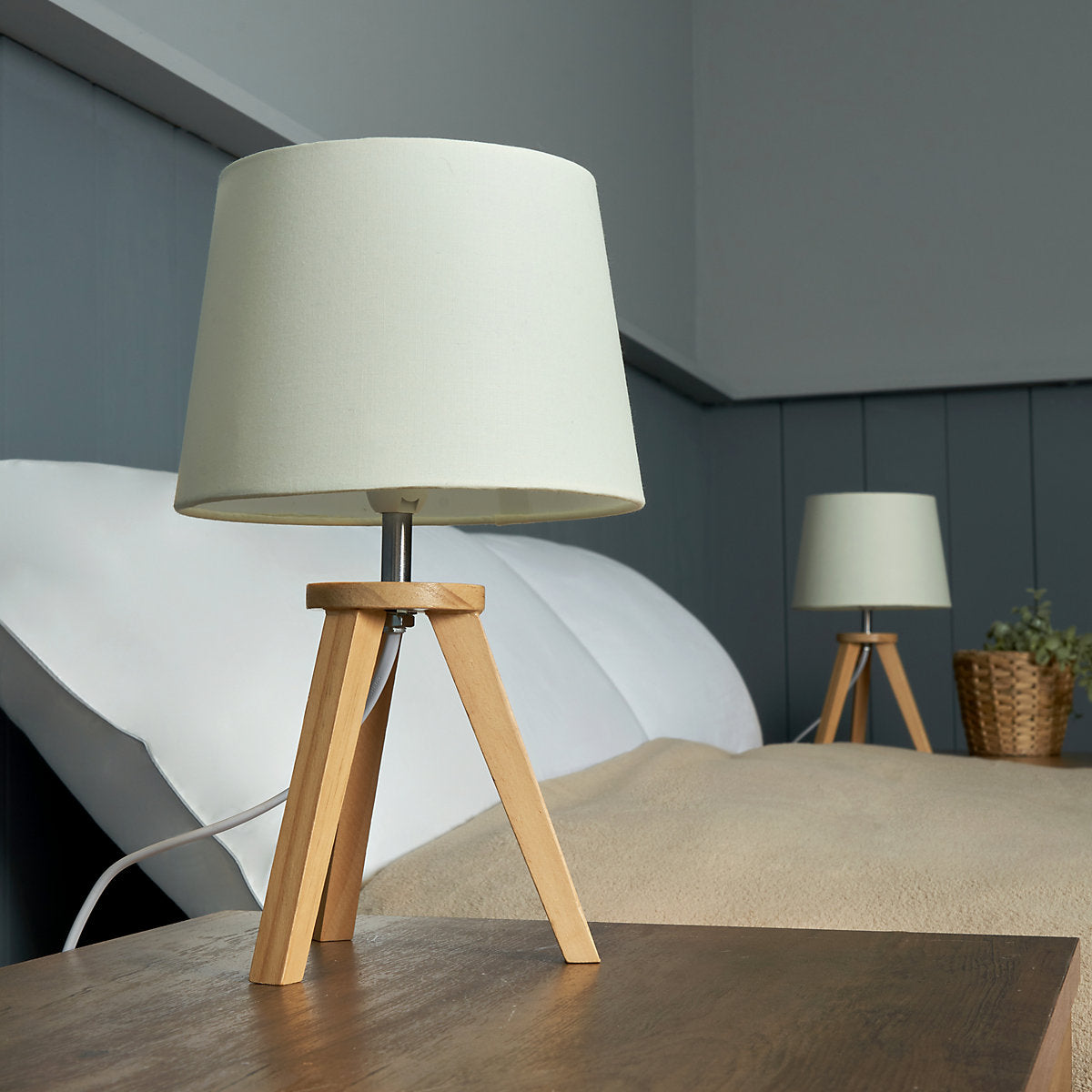 Inlight Lockton Tripod Matt Natural & Ivory Table lamp