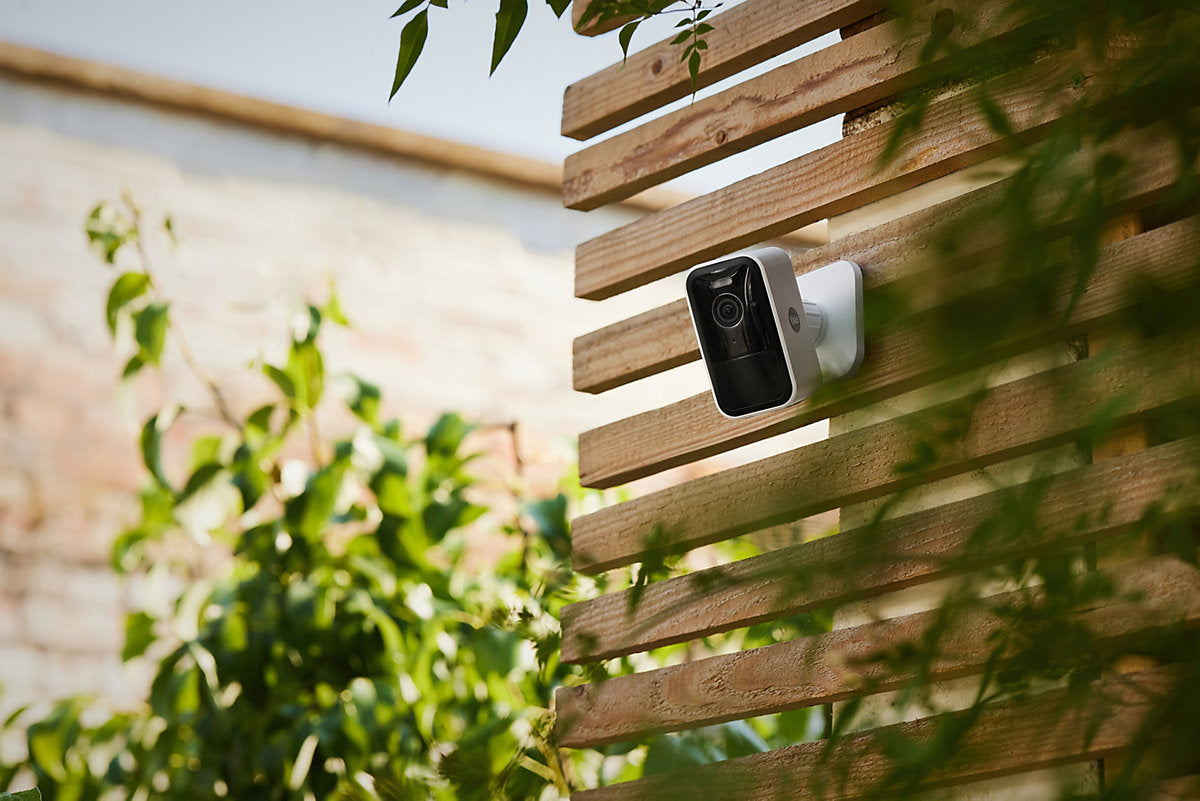 Yale Home White Smart battery-powered IP camera