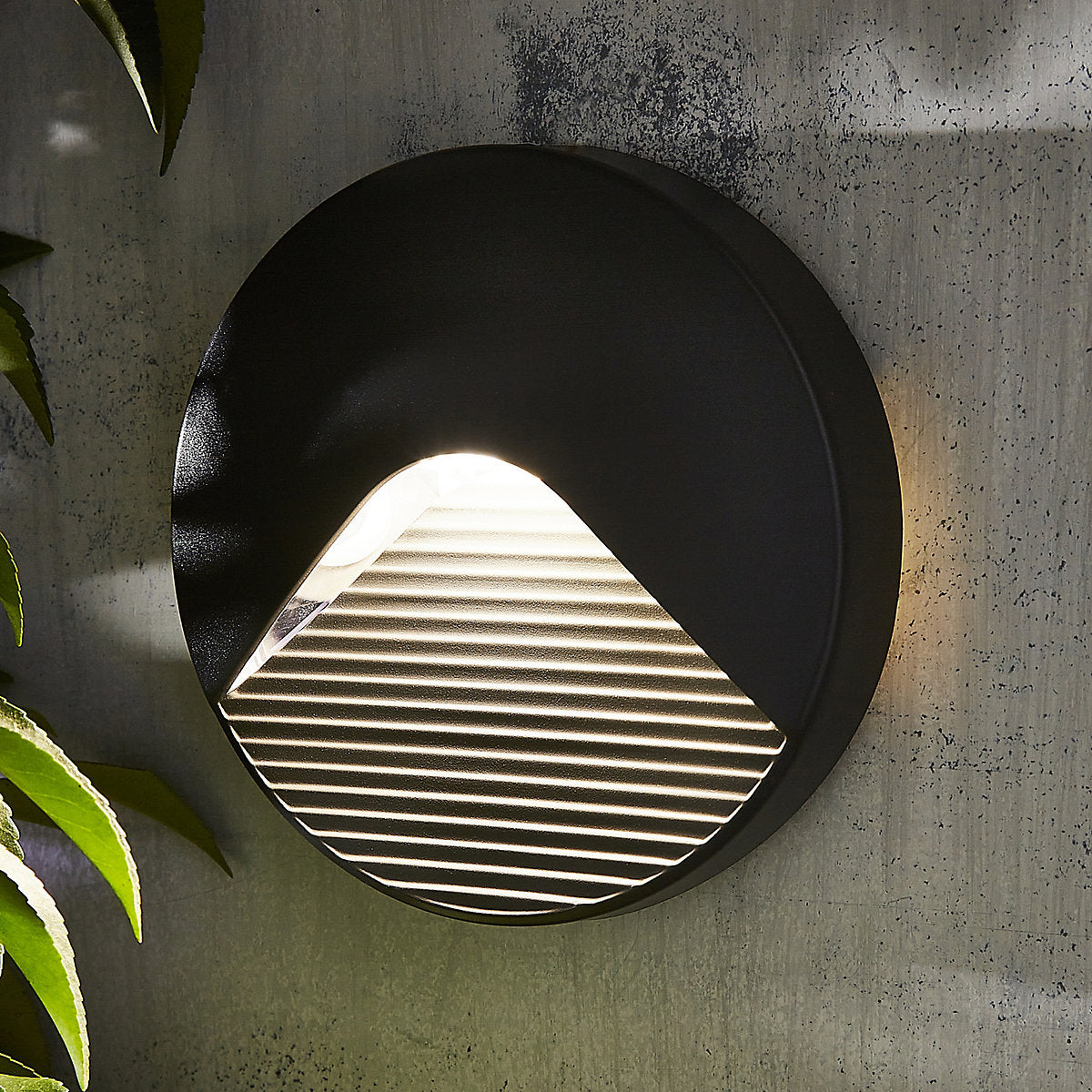 Zinc Crafter Fixed Matt Anthracite Charcoal effect Mains-powered Integrated LED Outdoor brick ON/OFF Wall light 180lm (Dia)13cm